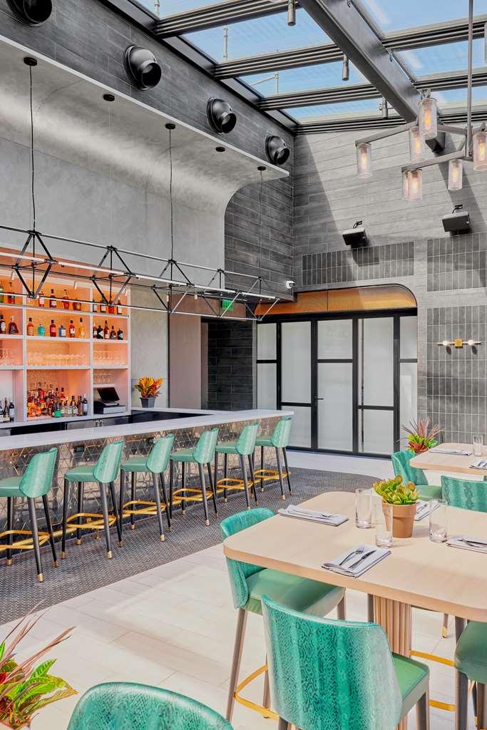 The Godfrey Detroit Curio Collection By Hilton Hotell Restaurant bilde